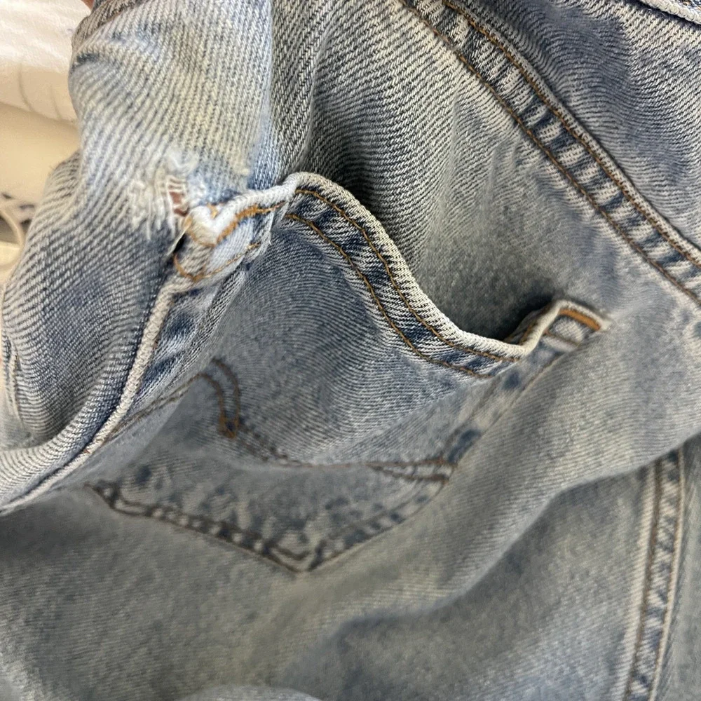 Vintage Levis 550 Jeans Mens 36x34 Relaxed Fit Light Wash 90s Thrashed Destroyed